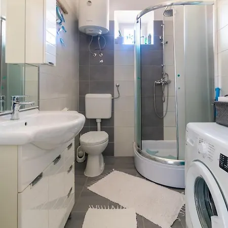 Apartment By The Sea - 19336 *